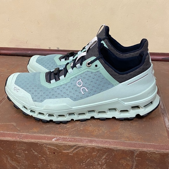 On Running Cloudultra model in the colorway Moss/Eclipse - Picture 5 of 9